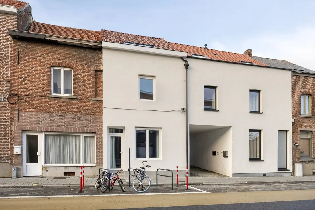 De voorgevel van Tervuursesteenweg 122 na de renovatie